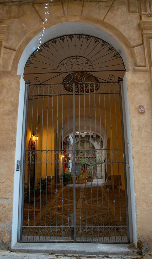 La Maison A La Cathedral Palermo Luaran gambar